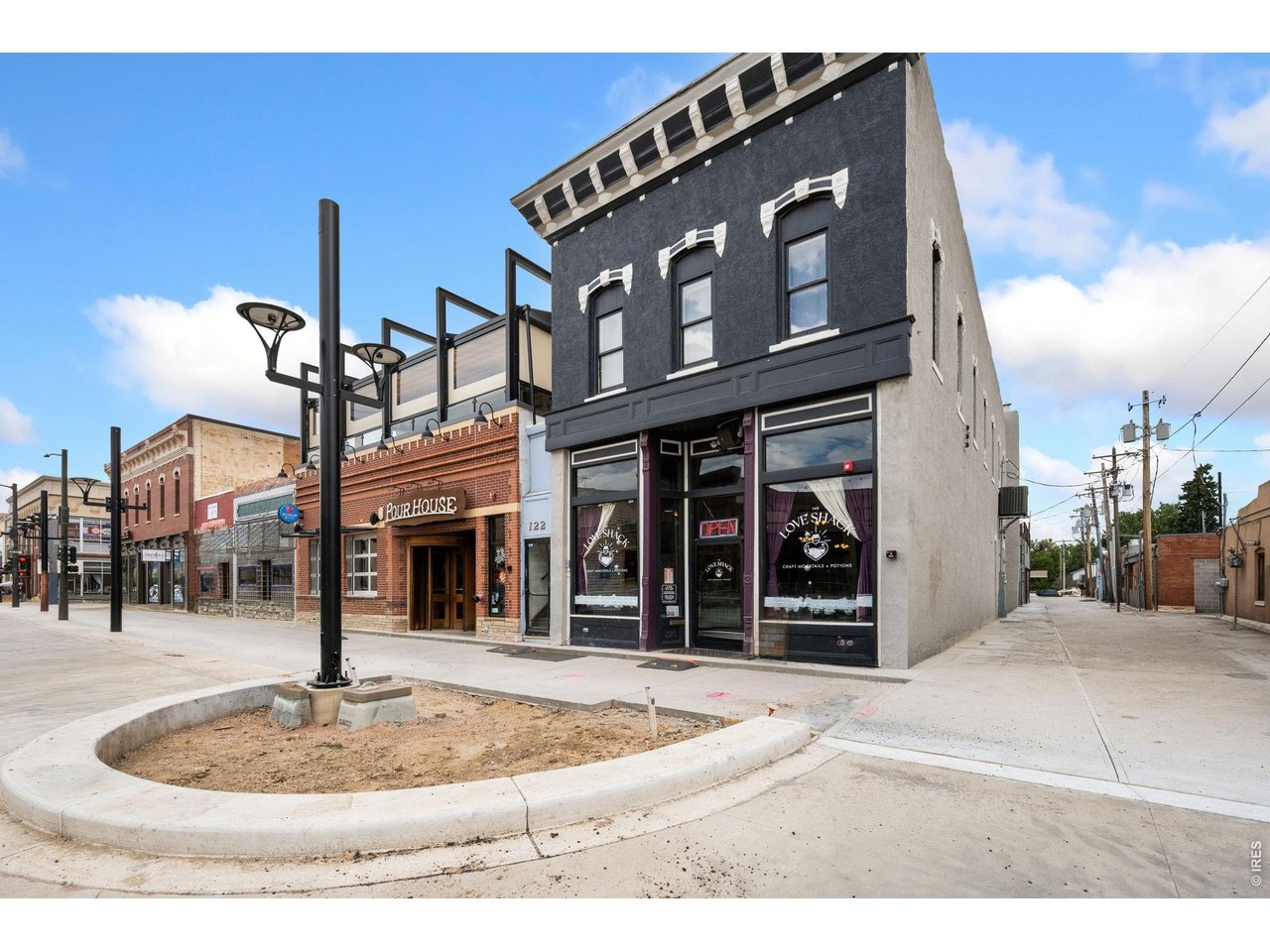 120 E 4th St