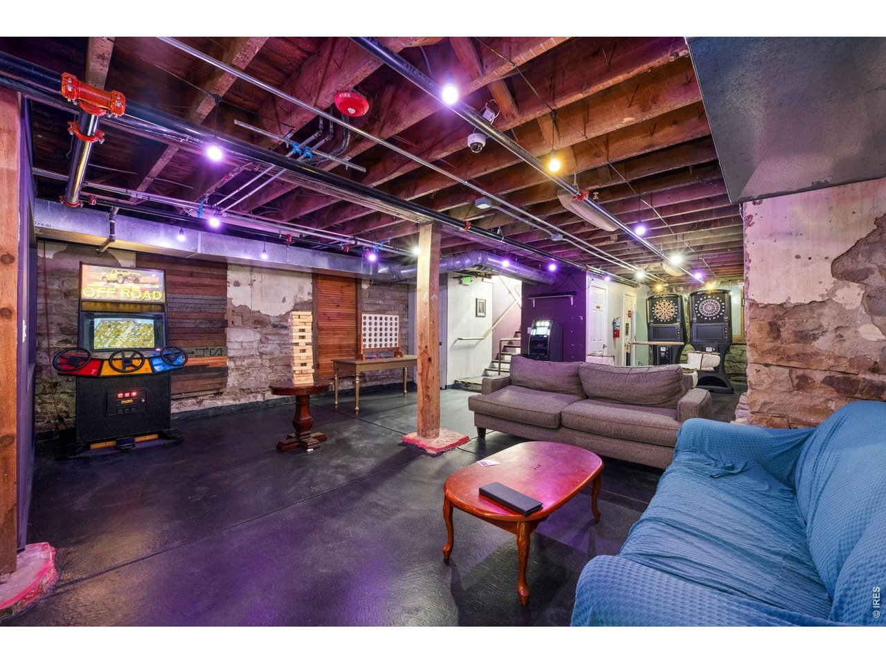 120 E 4th St