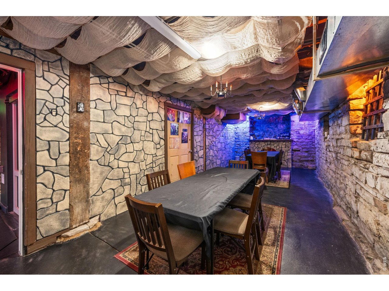 120 E 4th St