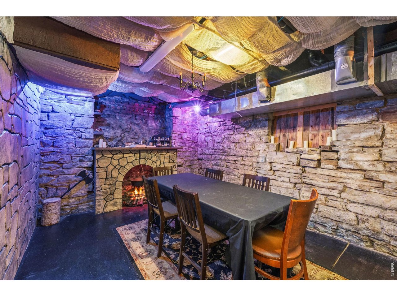 120 E 4th St