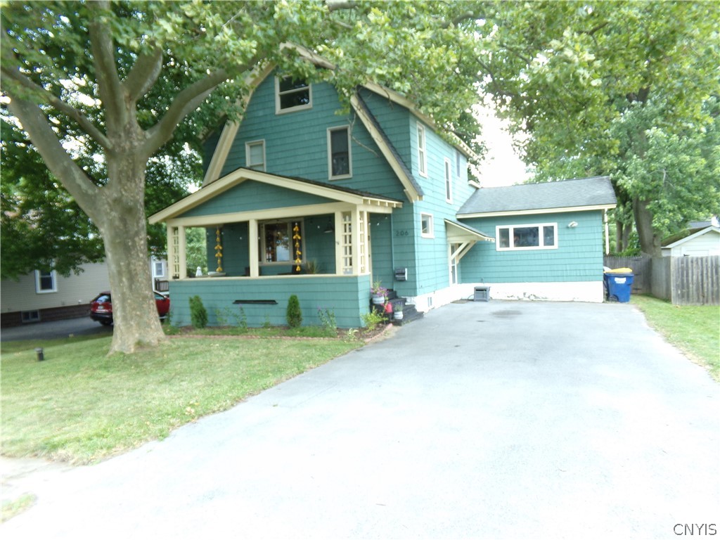 206 Mackay Avenue