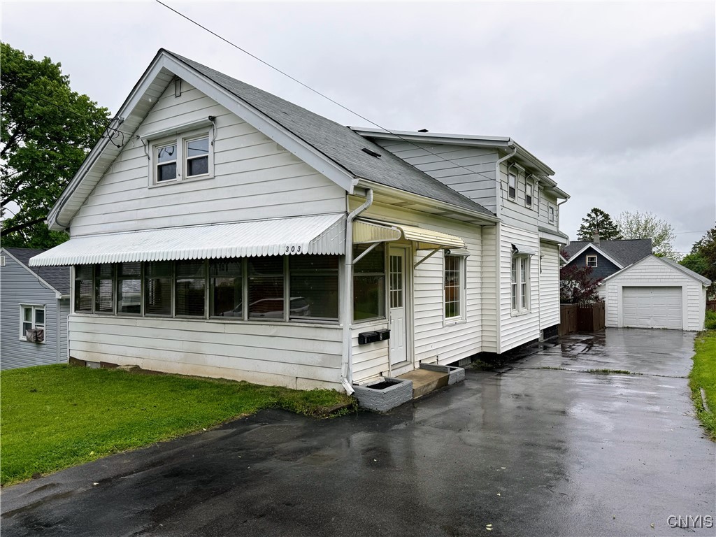 303 Darlington Road East
