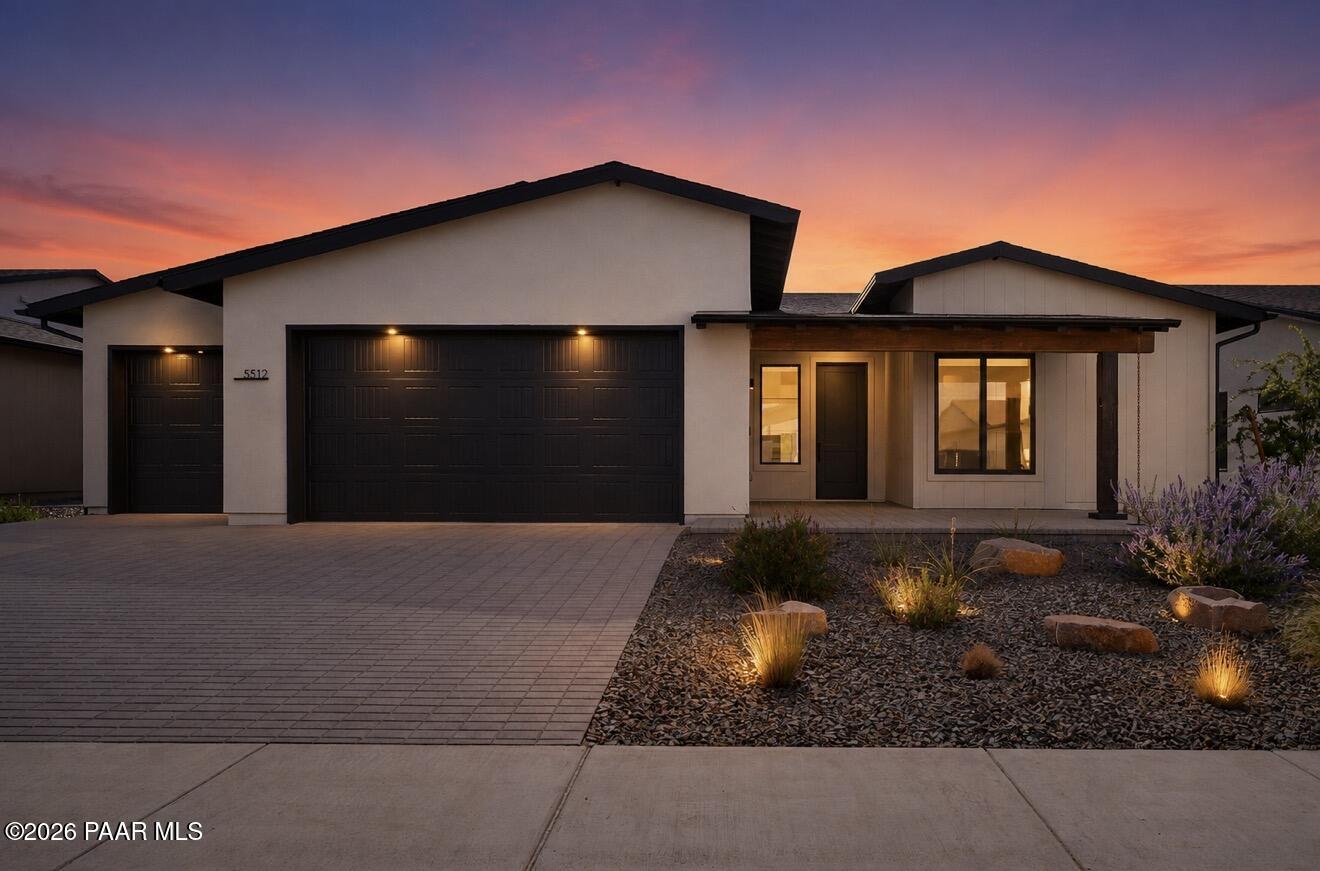 5512 E Edgar Way
