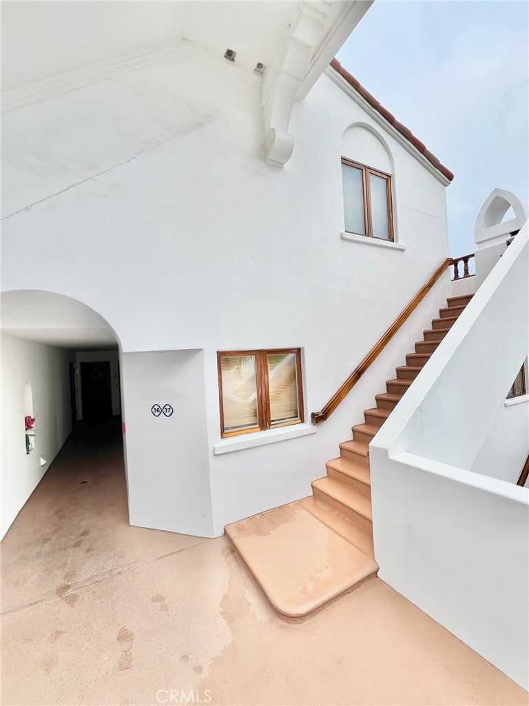 36 Camino De Flores 69