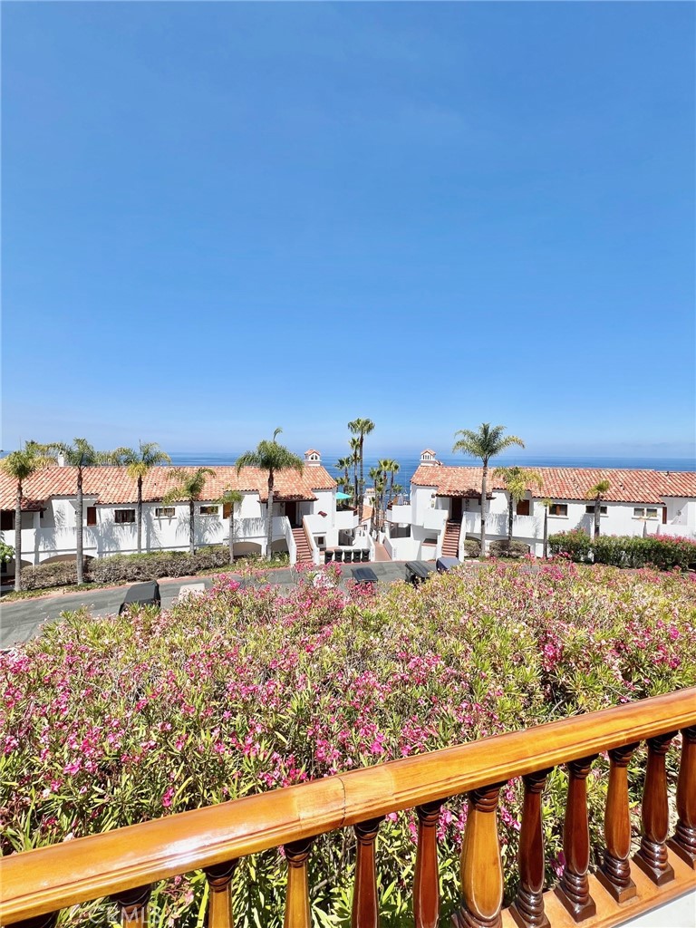 12 Camino De Flores 39