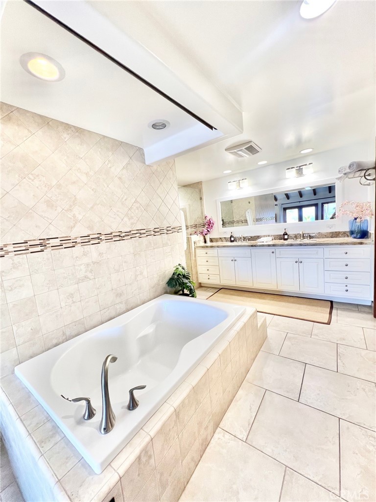 12 Camino De Flores 39