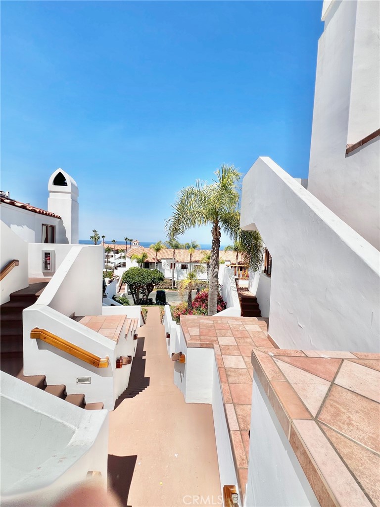 12 Camino De Flores 39