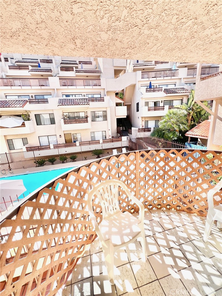 340 Clemente 10
