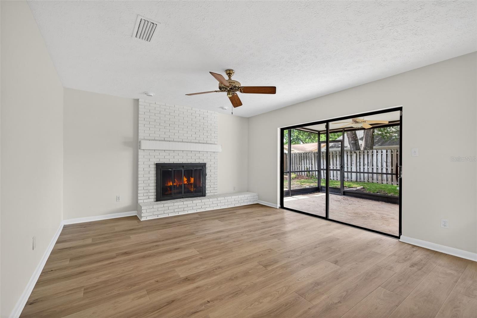 15710 PINTO PL