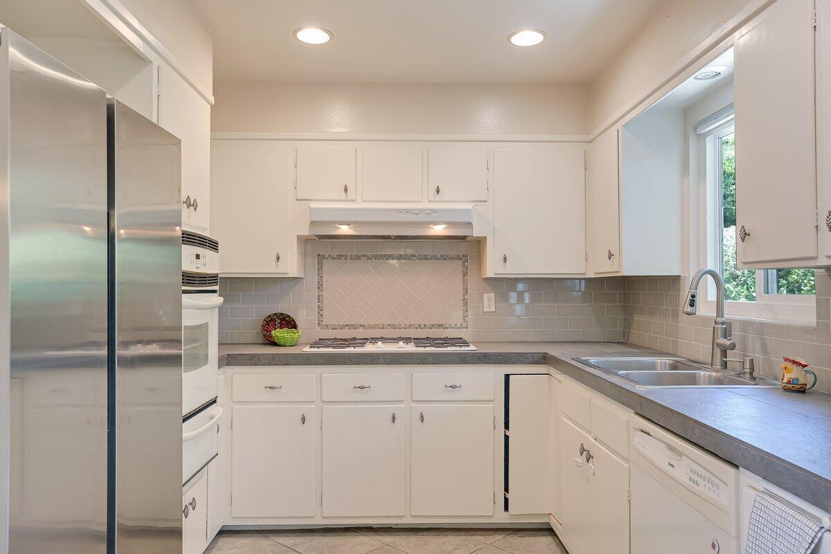 334 Consuelo Drive, A & B