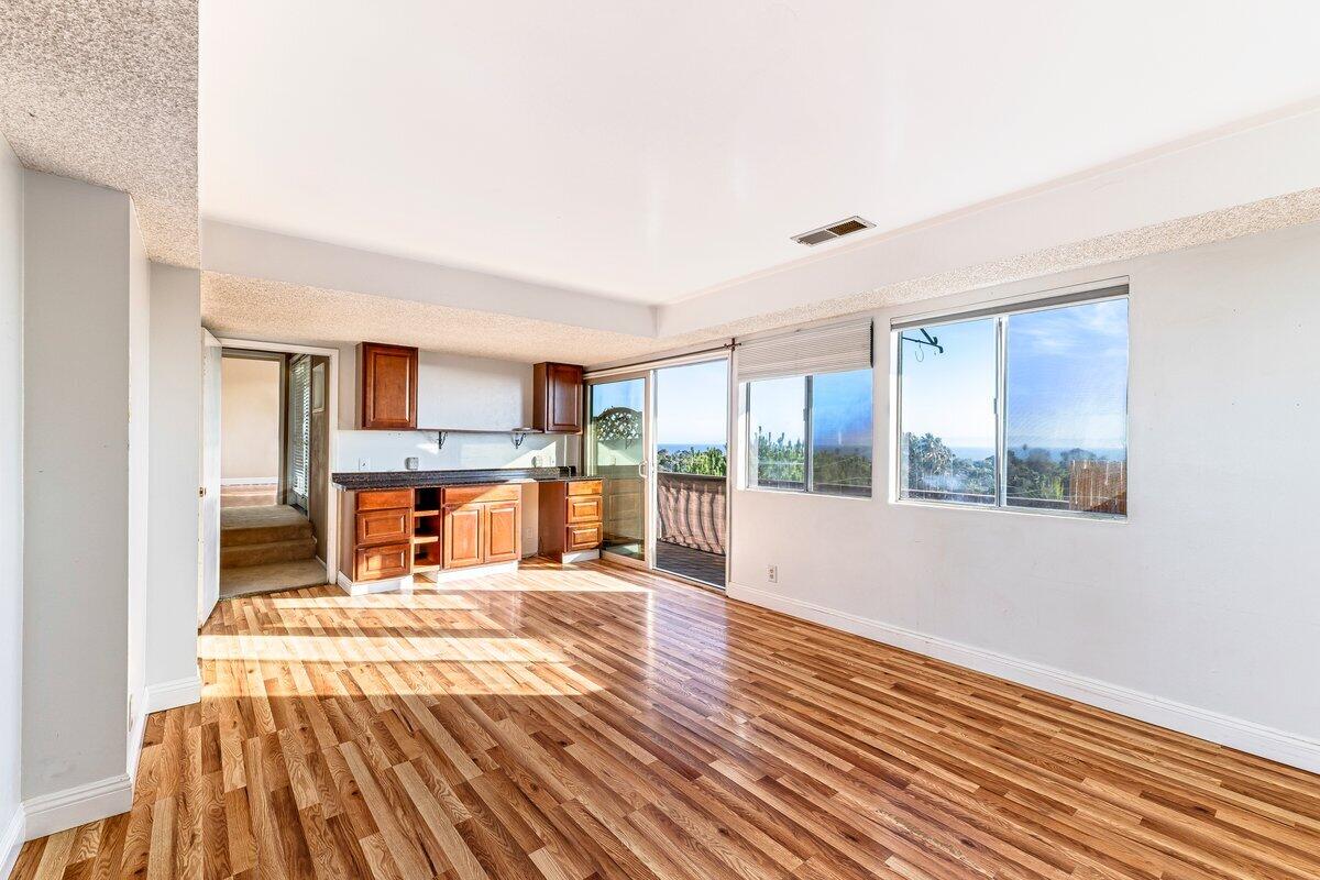 2417 Calle Linares