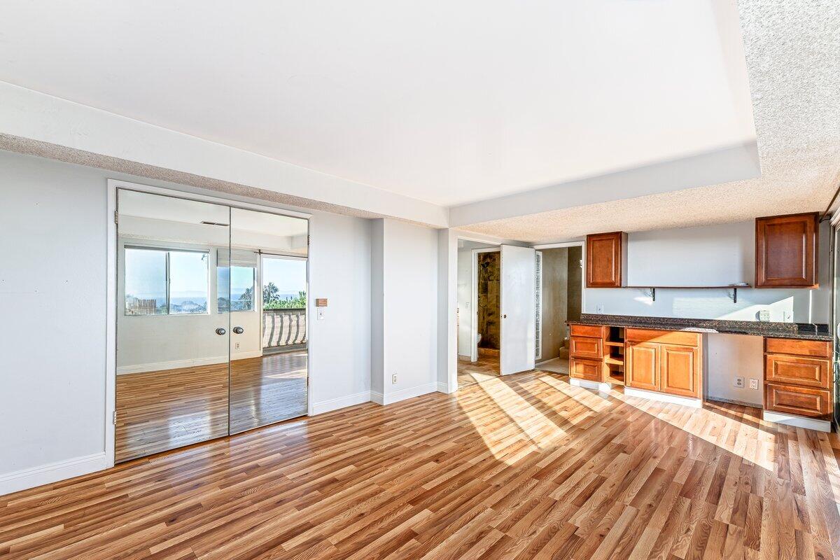 2417 Calle Linares