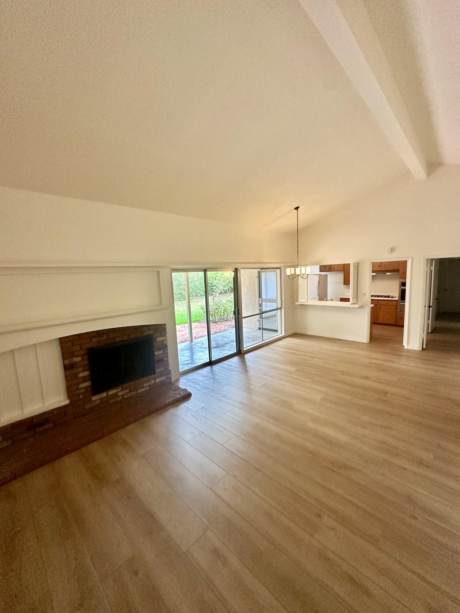 6279 Avenida Gorrion
