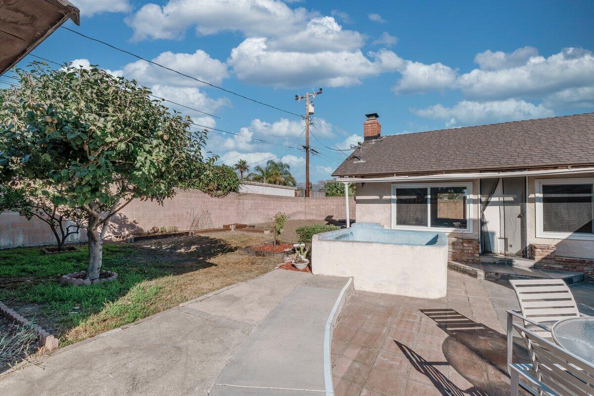 4689 Puente Plaza