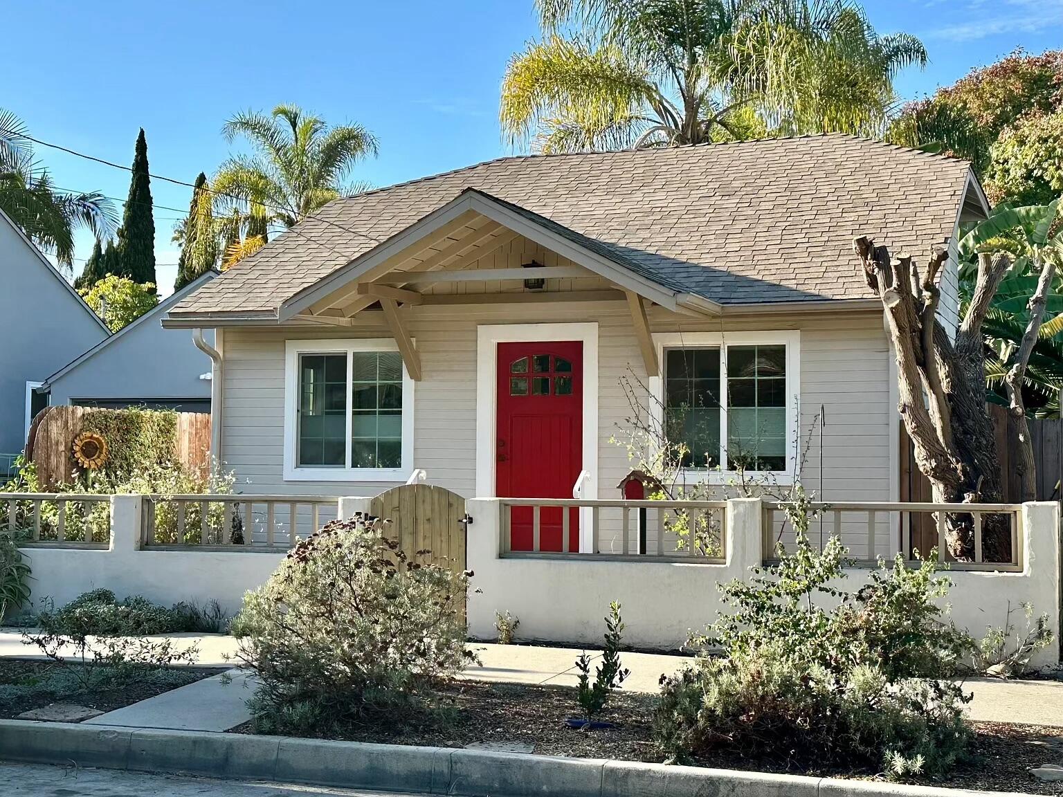 810 W Arrellaga Street Santa Barbara Ca 93101 20250225190024535194000000