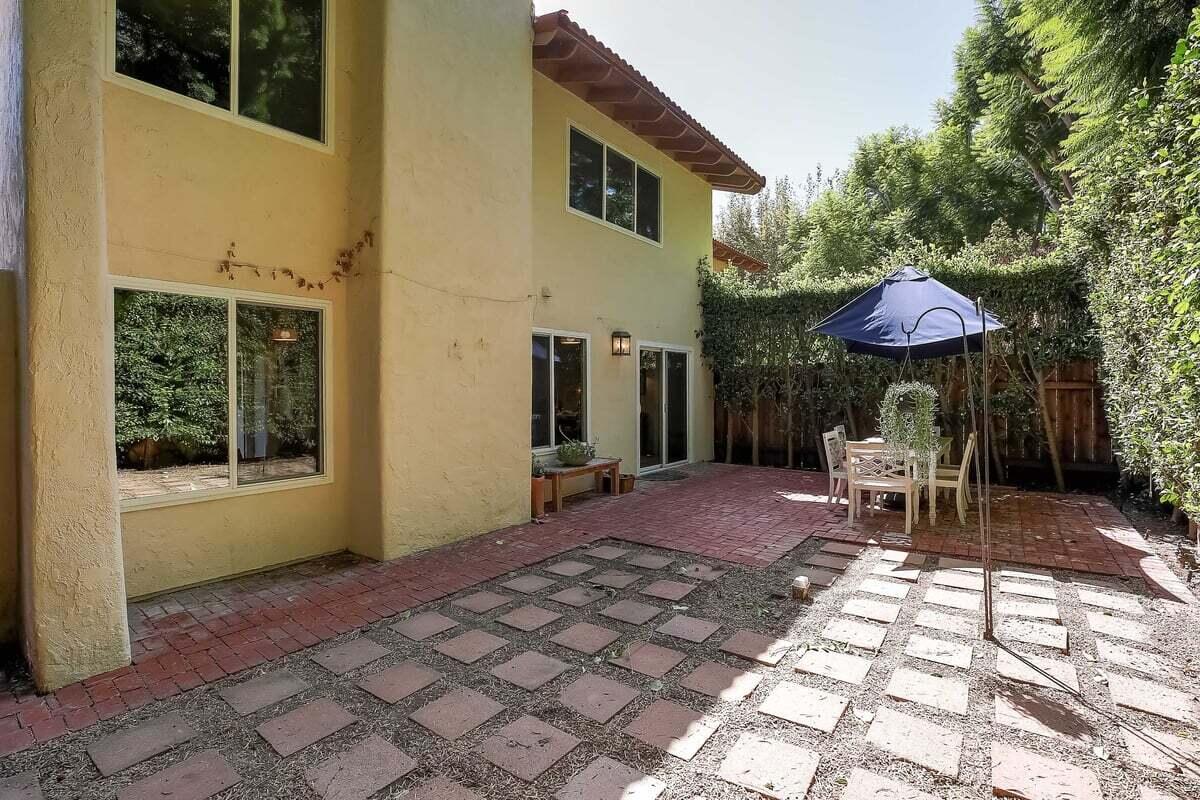 614 Calle De Los Amigos