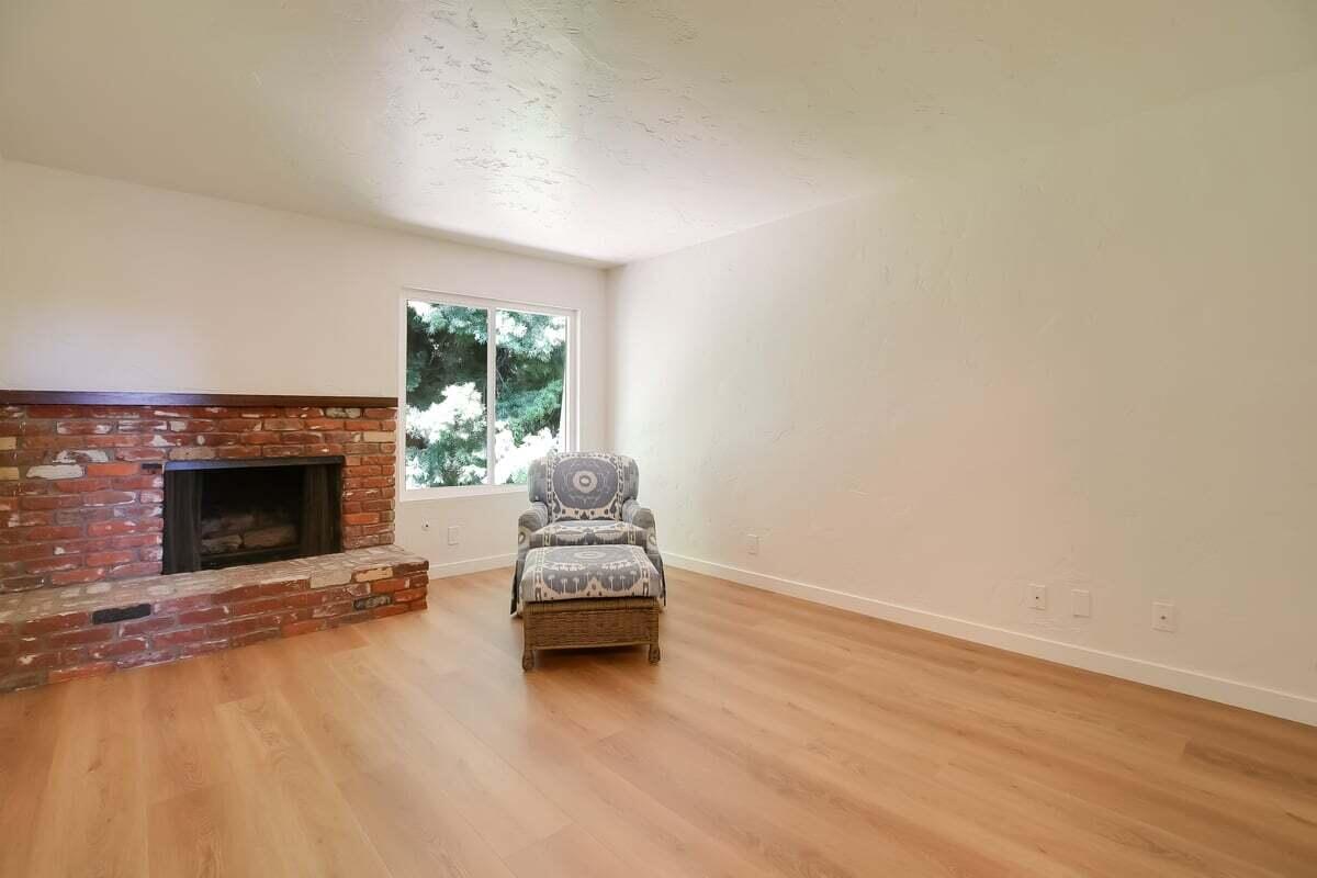 614 Calle De Los Amigos