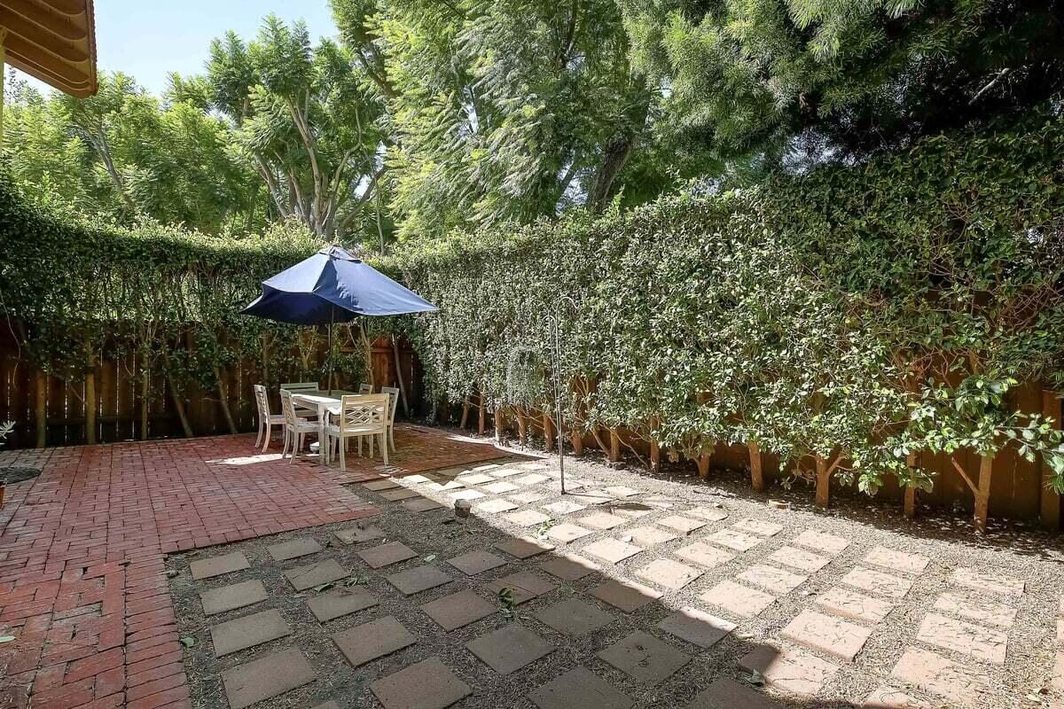 614 Calle De Los Amigos