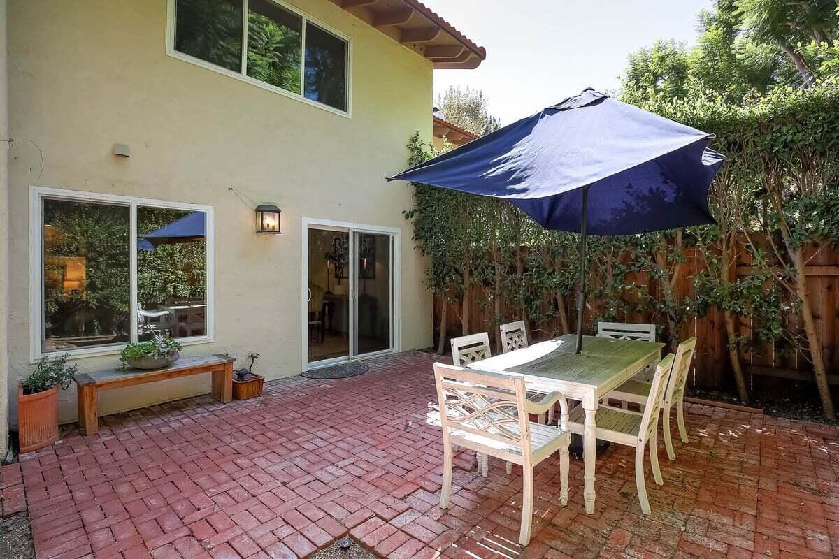 614 Calle De Los Amigos