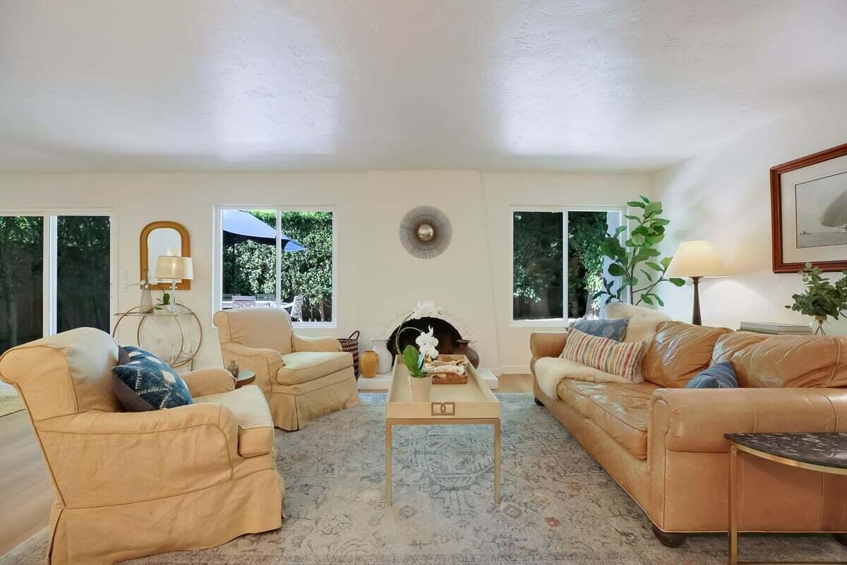614 Calle De Los Amigos