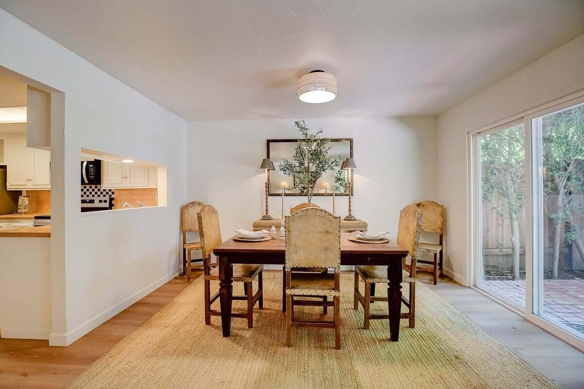 614 Calle De Los Amigos