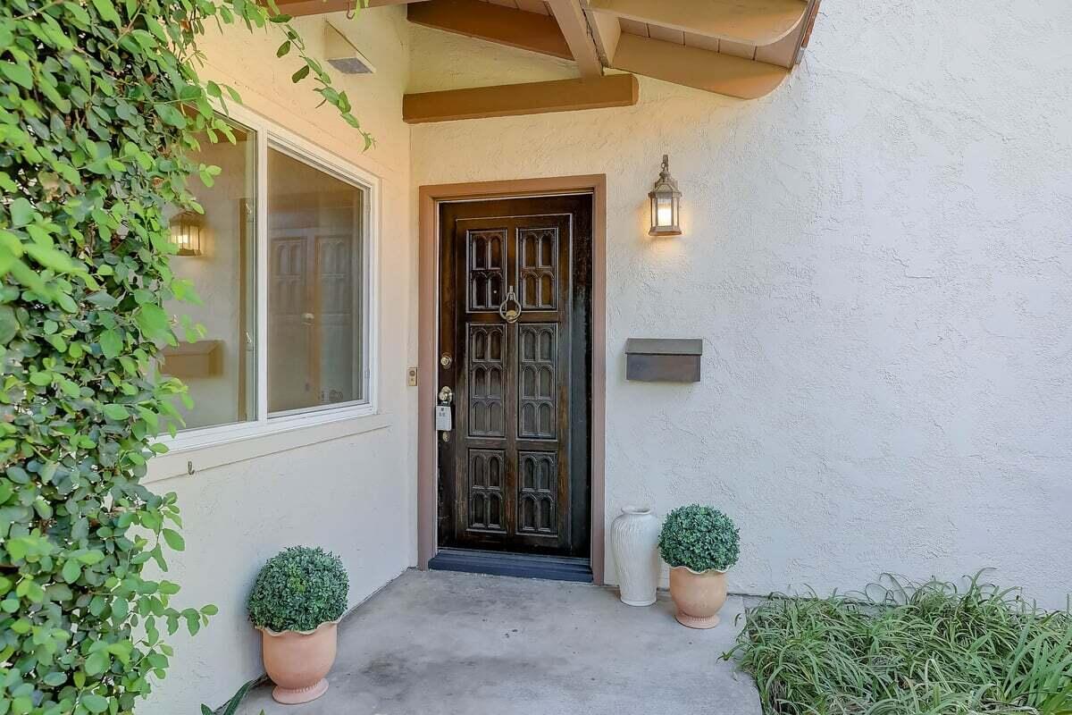 614 Calle De Los Amigos