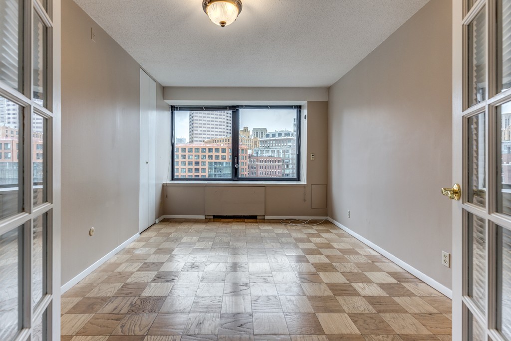 65 East India Row Unit: 10B