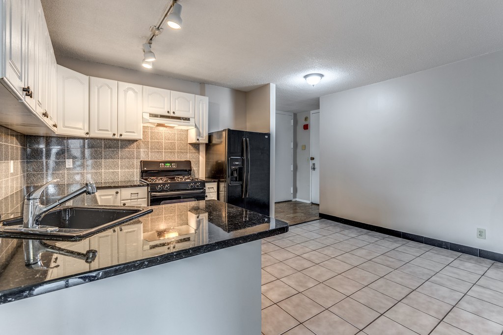 65 East India Row Unit: 10B