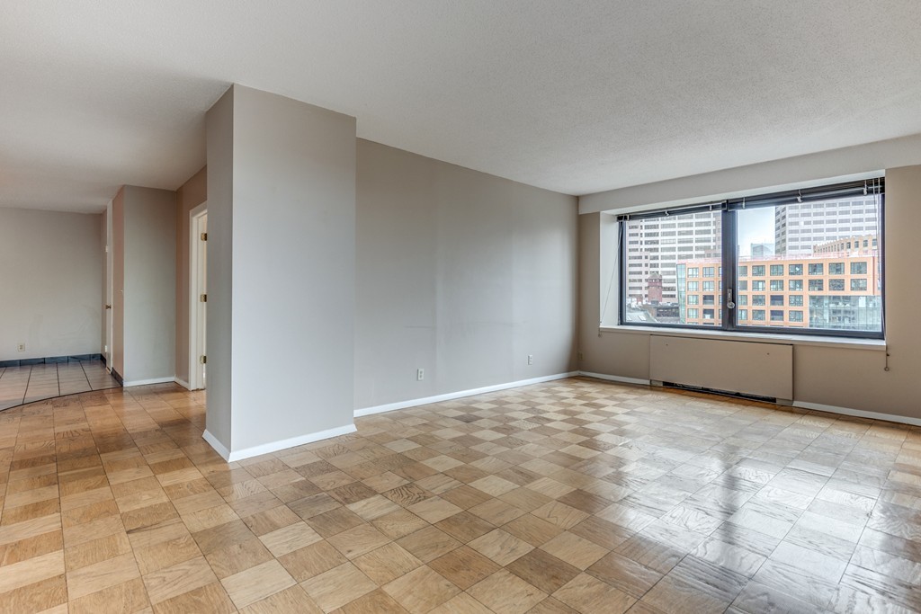 65 East India Row Unit: 10B