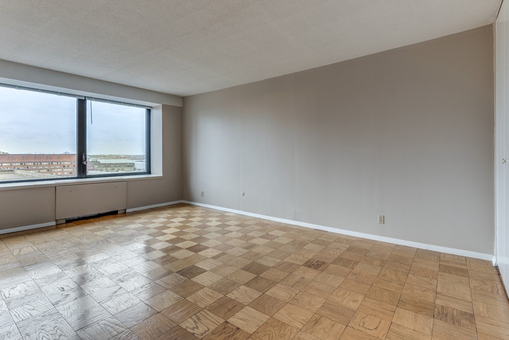 65 East India Row Unit: 10B