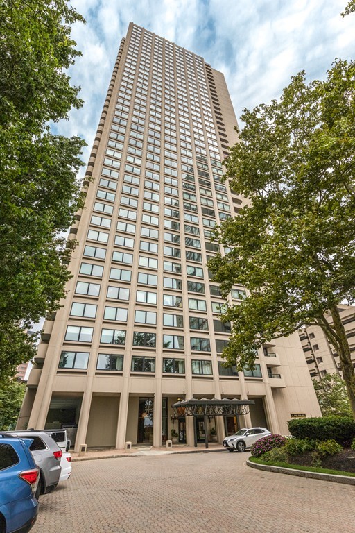 65 East India Row Unit: 10B