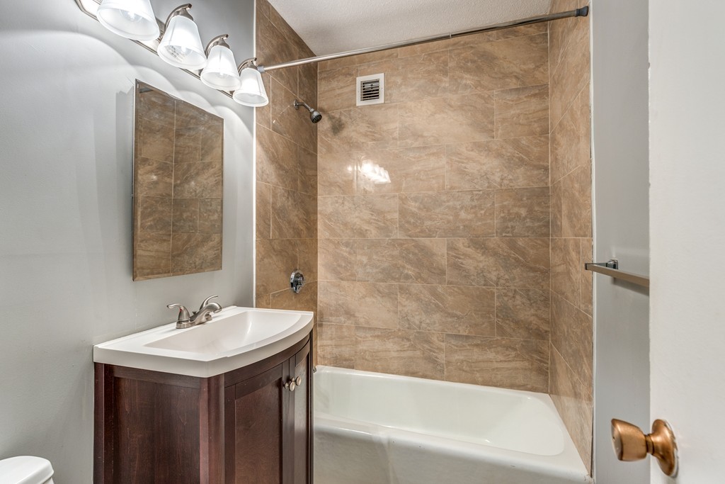 65 East India Row Unit: 10B