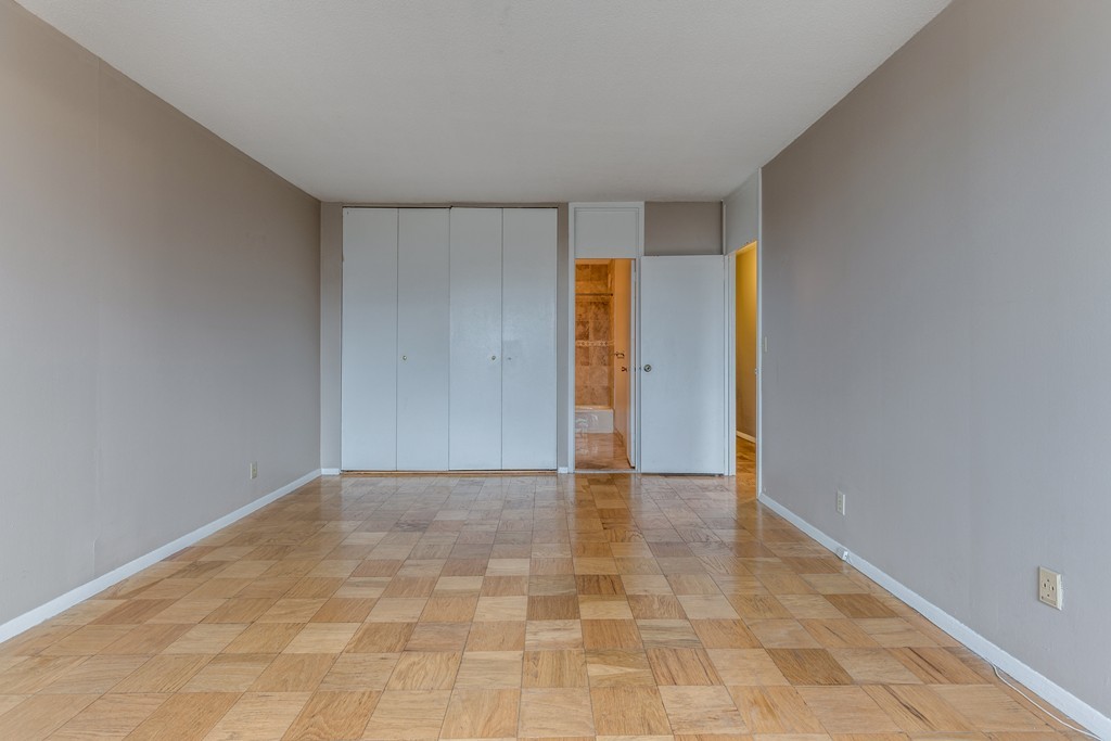 65 East India Row Unit: 10B