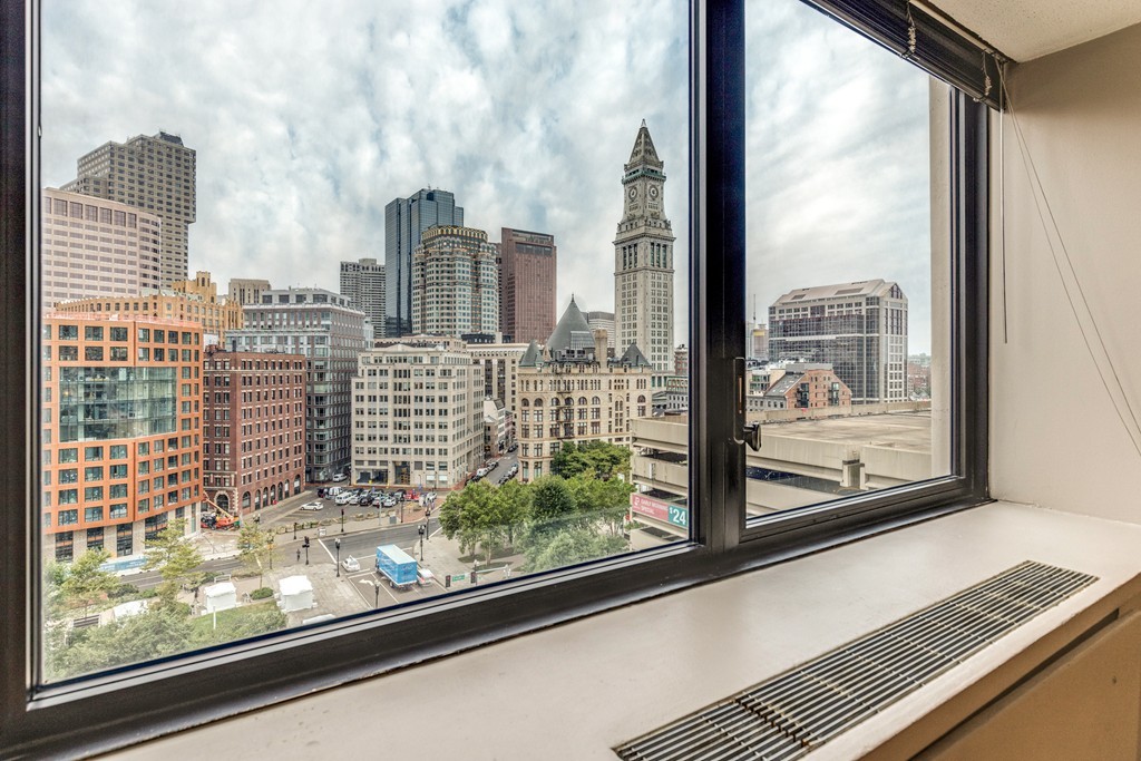 65 East India Row Unit: 10B