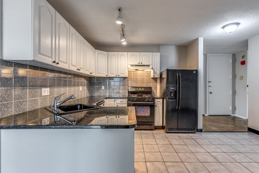 65 East India Row Unit: 10B