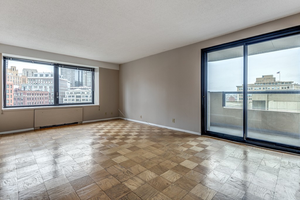 65 East India Row Unit: 10B