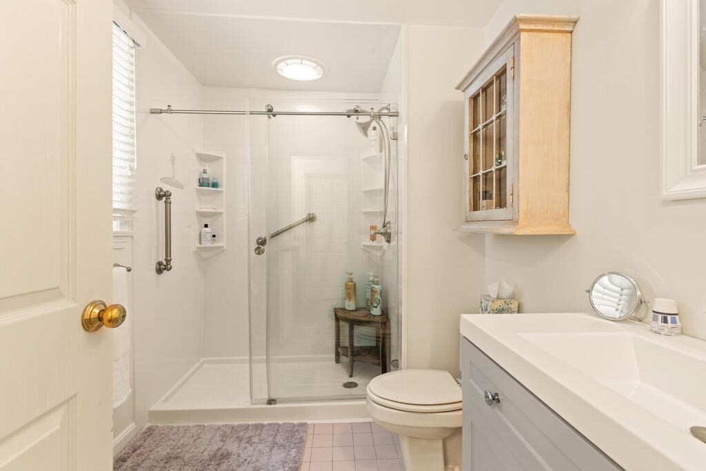 4 Bellingham Ct Unit: 4