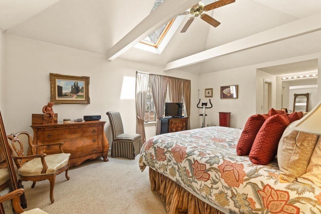 4 Bellingham Ct Unit: 4