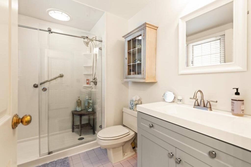 4 Bellingham Ct Unit: 4