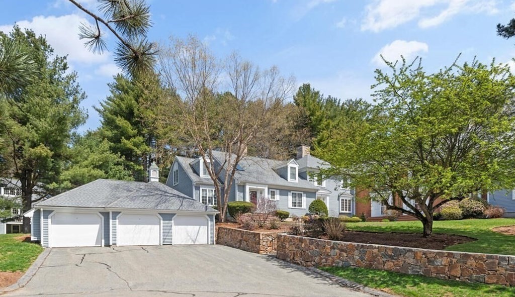 4 Bellingham Ct Unit: 4