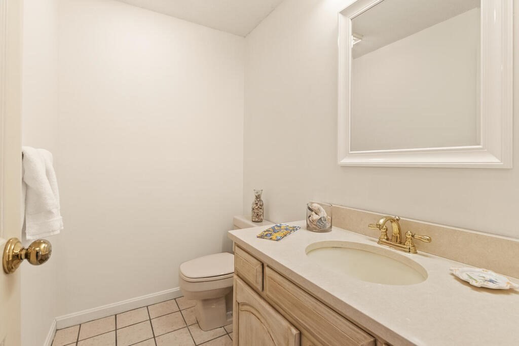 4 Bellingham Ct Unit: 4