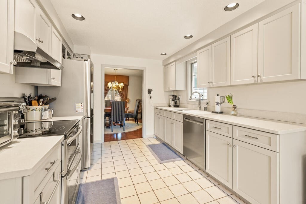 4 Bellingham Ct Unit: 4