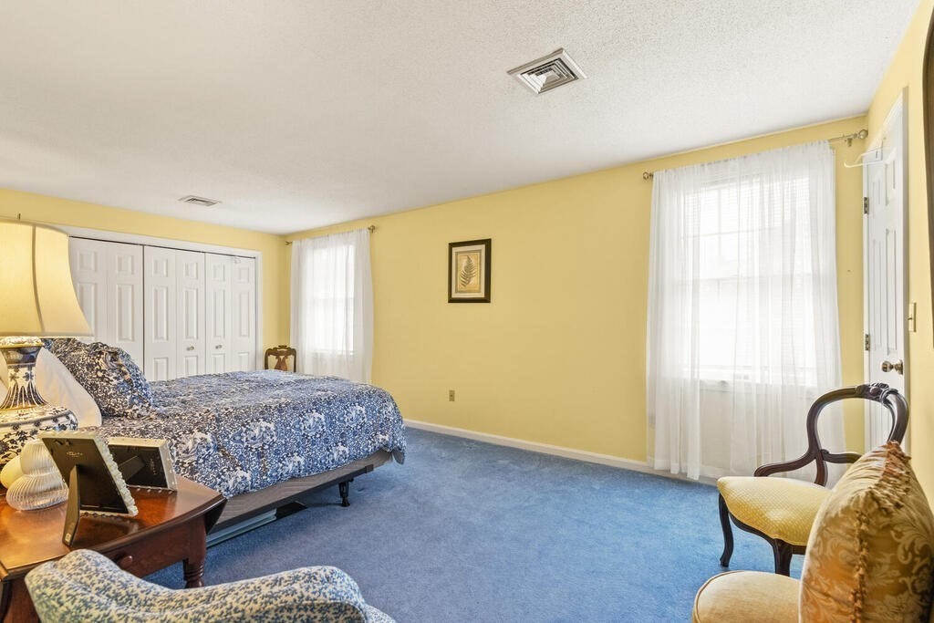 4 Bellingham Ct Unit: 4