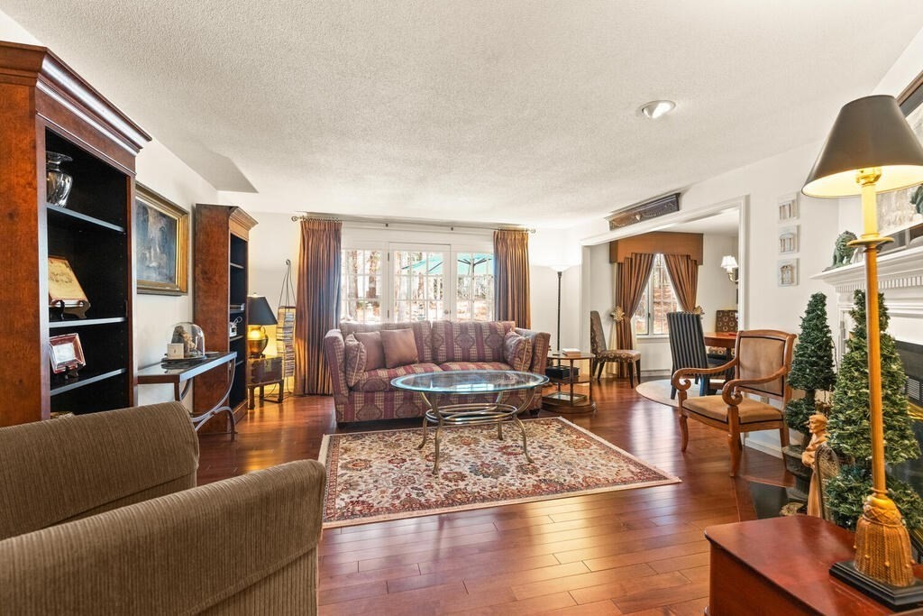 4 Bellingham Ct Unit: 4