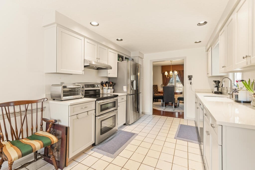 4 Bellingham Ct Unit: 4