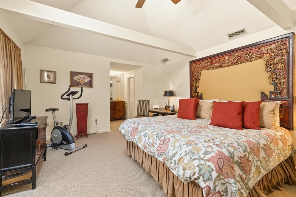 4 Bellingham Ct Unit: 4