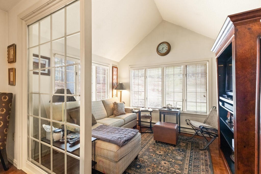 4 Bellingham Ct Unit: 4