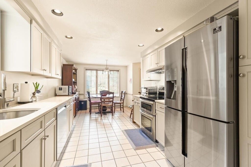 4 Bellingham Ct Unit: 4