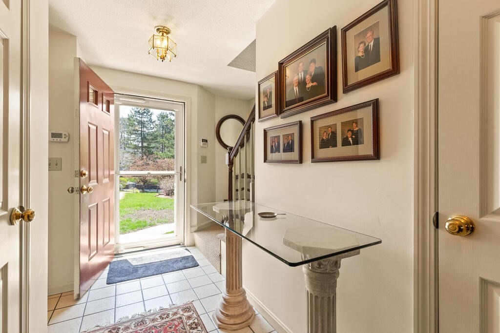 4 Bellingham Ct Unit: 4