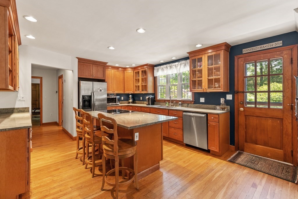 8 Candlewood Rd